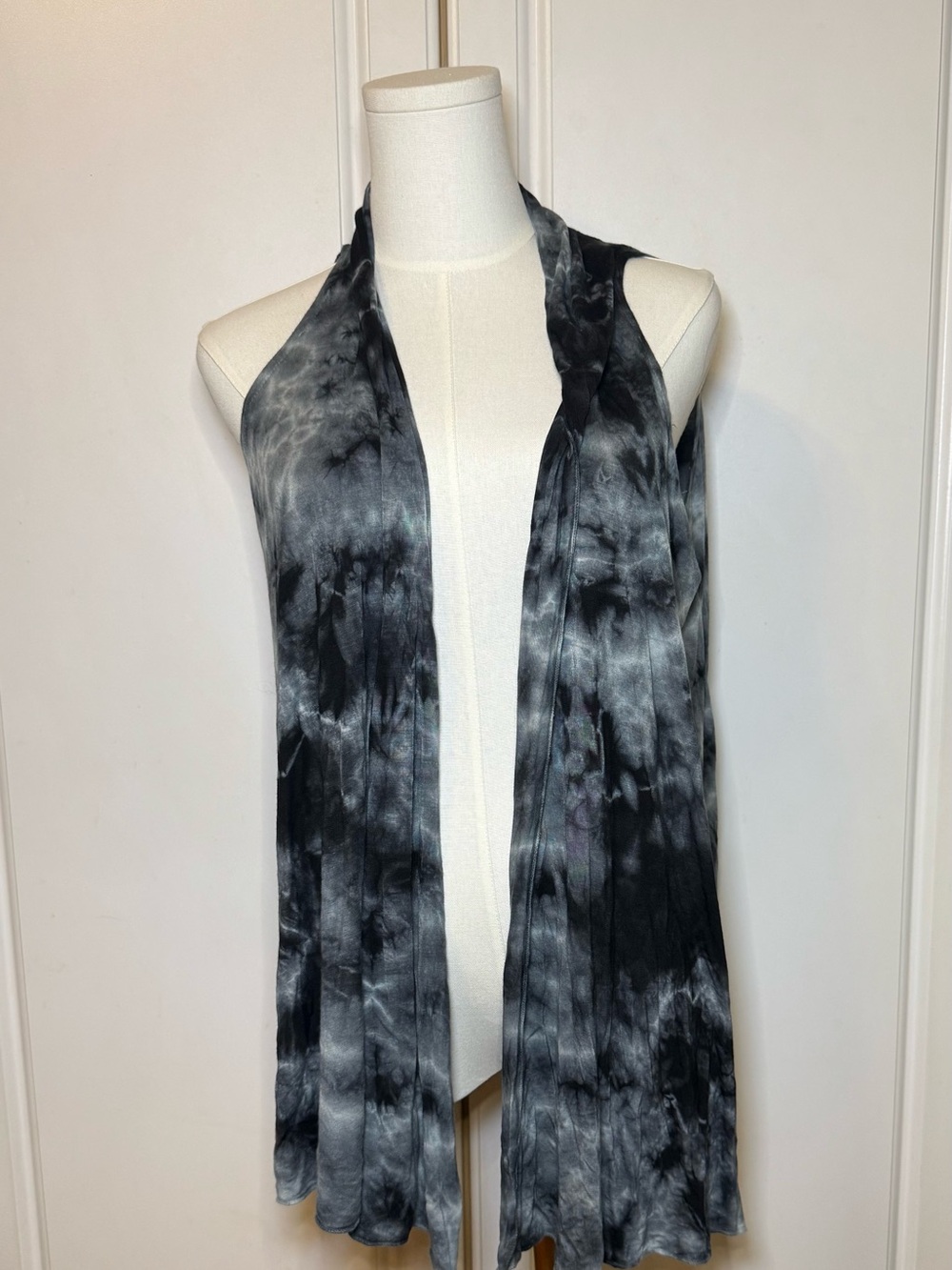 Windhorse Black & Gray Tie Dye Open Front Vest – Size S/M